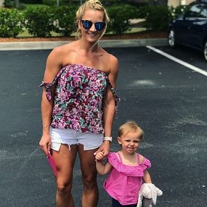 Adorable American Eagle off the shoulder top.